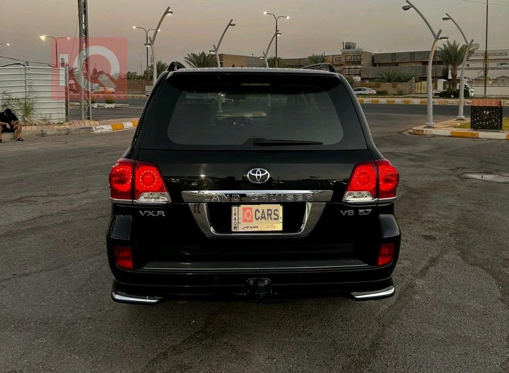 تۆیۆتا لاند کروزەر